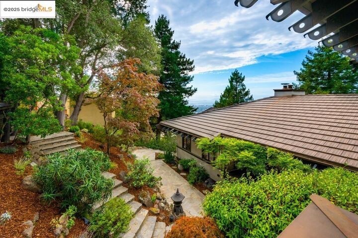 Property Photo: 25 Dartmouth Dr CA 94705