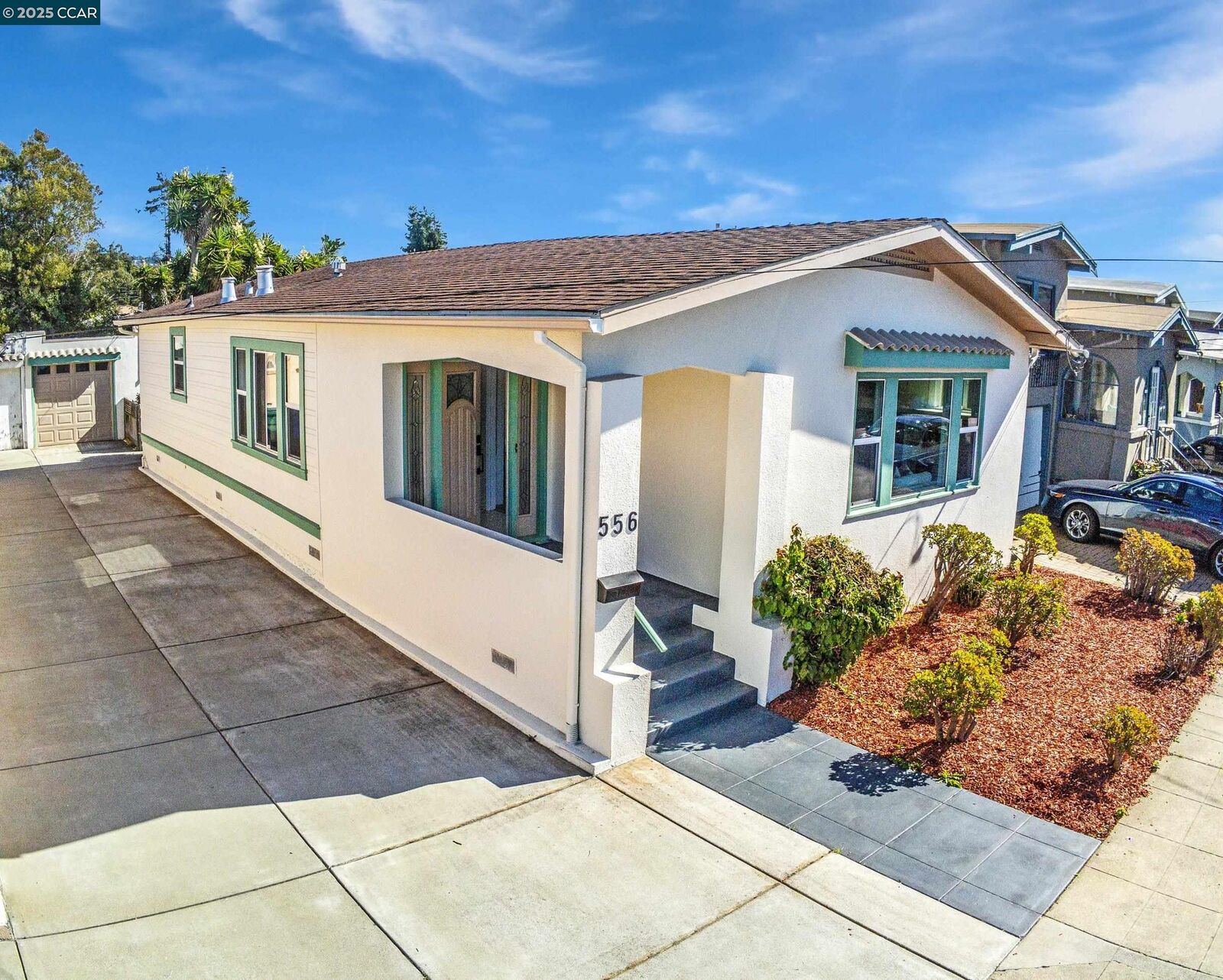 Property Photo: 556 41st St CA 94805