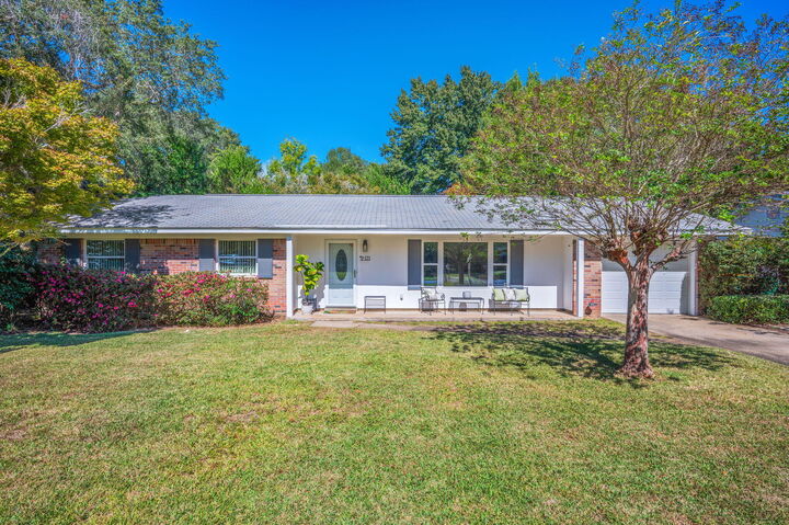 Property Photo: 121 Priscilla Drive FL 32547