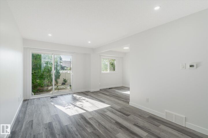 Property Photo:  199 Centennial Crest NW  AB T5P 4H5 