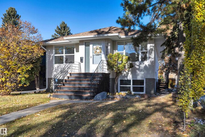 9304 71 Avenue NW  Edmonton AB T6E 0K8 photo