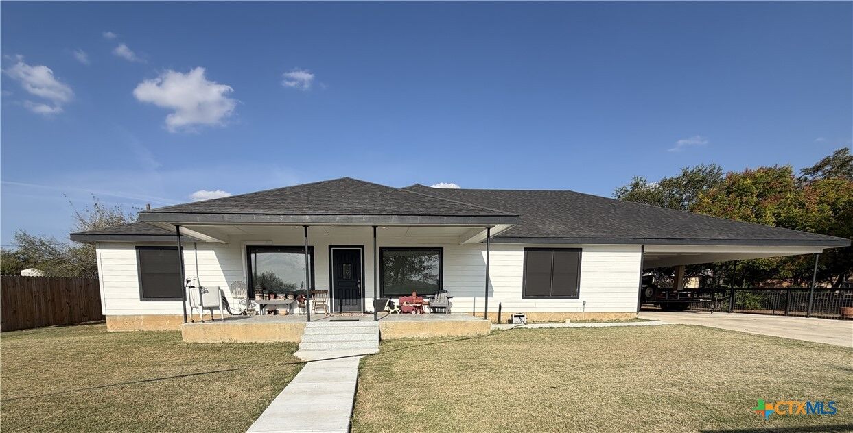 Property Photo:  1116 S 2nd Street  TX 78114