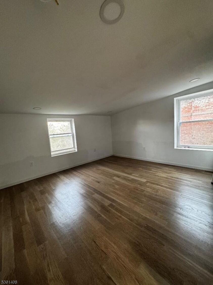 Property Photo:  696 Dr Martin Luther King J 3  NJ 07102