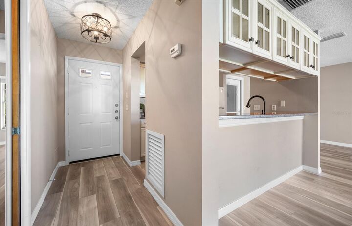 Property Photo: 502 Foxwood Boulevard FL 34223