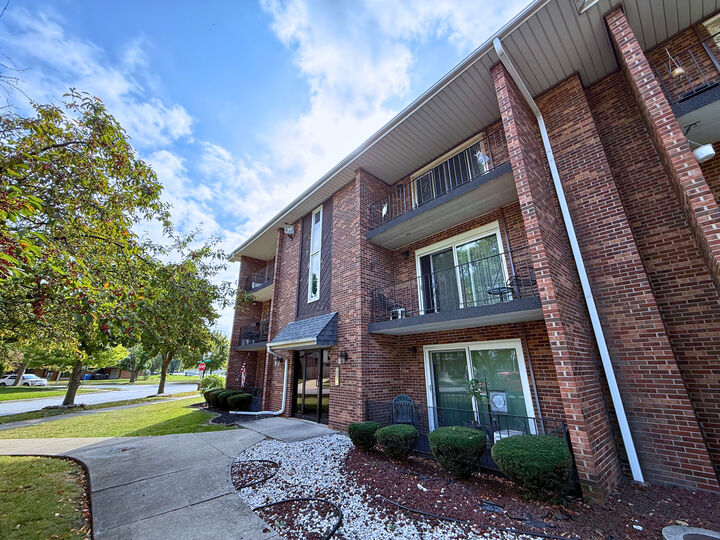 Property Photo: 13050 S Marquette Avenue 3E IL 60633