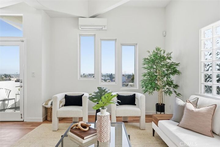 Property Photo:  1752 Carver Street  CA 90278 