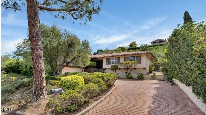 Property Photo:  880 Grada Avenue  CA 93010 