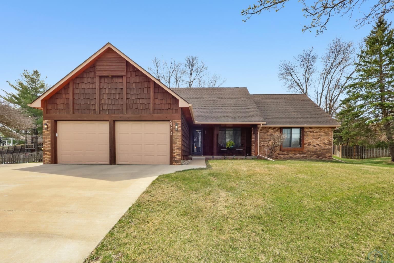 Property Photo:  2324 Mohawk Court  IA 51104 