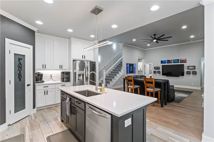 Property Photo: 1903 NE Steinbeck Drive AR 72712