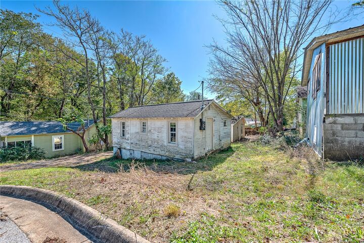 Property Photo: 171 E Meadow Street AR 72701