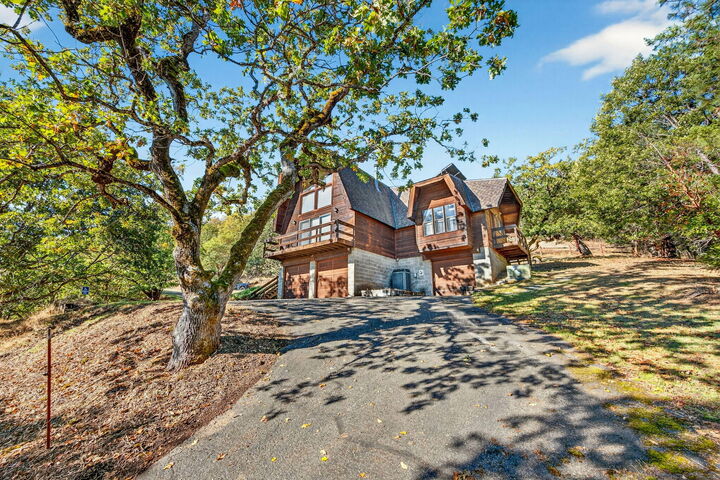 Property Photo: 14080 Highway 234 OR 97525