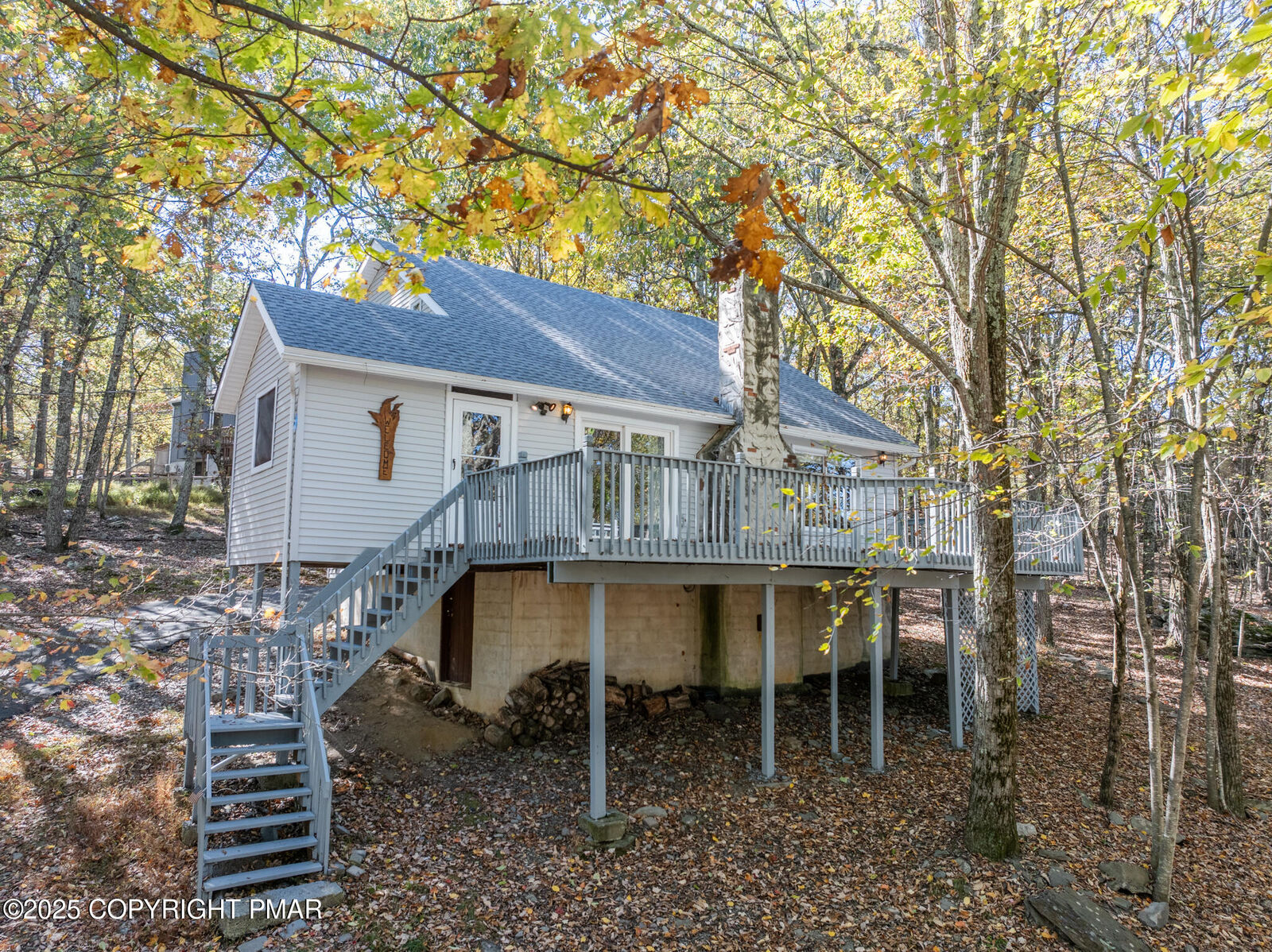 Property Photo:  1562 Oak Lane  PA 18324 