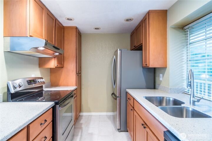 Property Photo: 4165 178th Lane SE 204 WA 98008