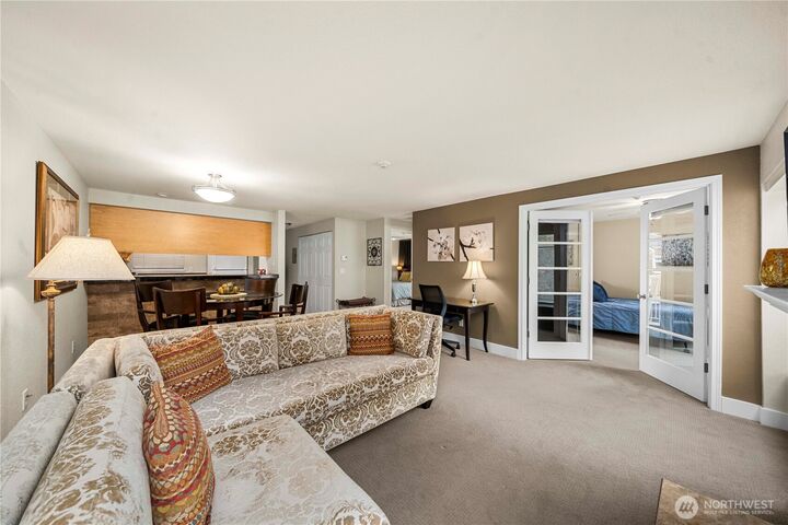 Property Photo:  15824 NE Leary Way 5-301  WA 98052