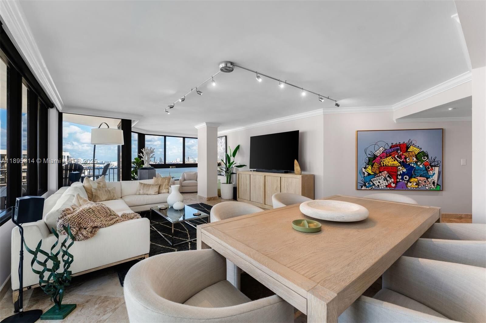 Property Photo: 520 Brickell Key Dr A1716 FL 33131