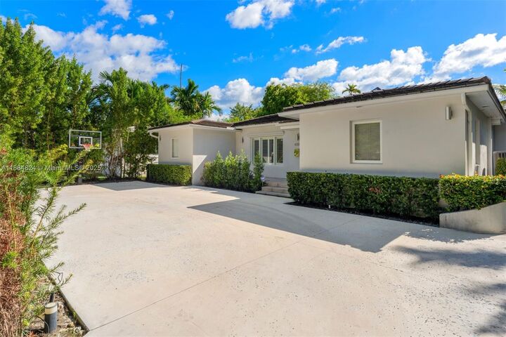 Property Photo: 4397 N Michigan Ave FL 33140
