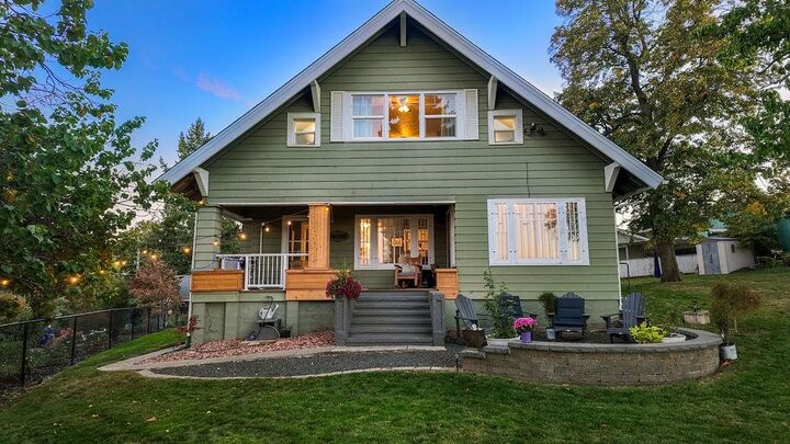 Property Photo: 2128 E Altamont Pl WA 99202