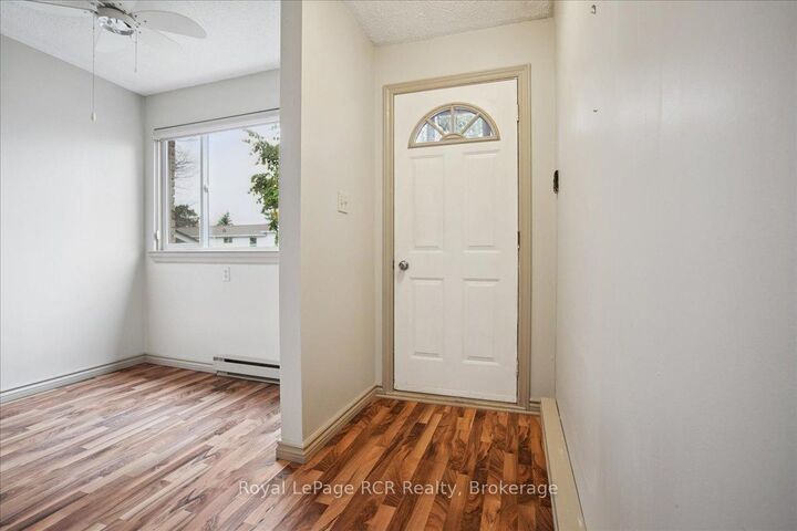 Property Photo:  85 Laurie Crescent 85  ON N4K 6C3