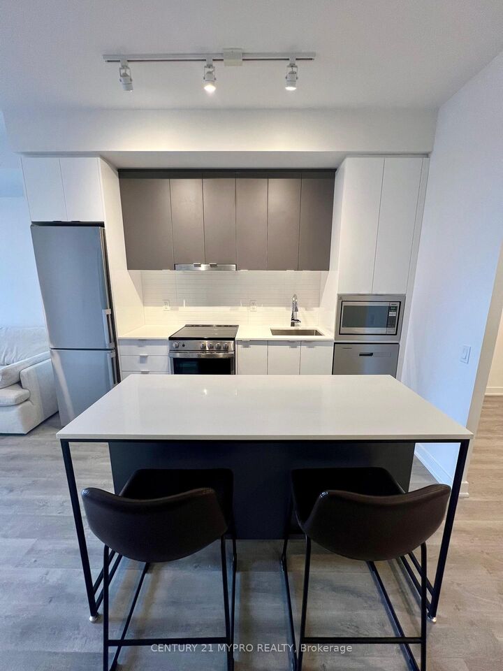 Property Photo:  30 Upper Mall Way A809  ON L4J 0L7