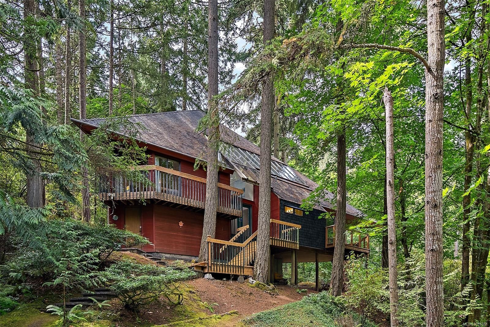 Property Photo:  1465 Lands End Rd  BC V8L 5K1 
