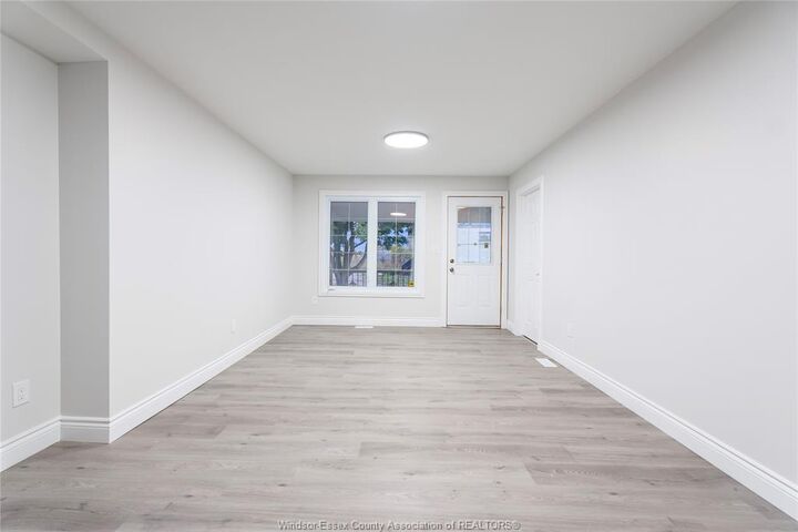 Property Photo:  920 Janette Avenue  ON N9A 5A1