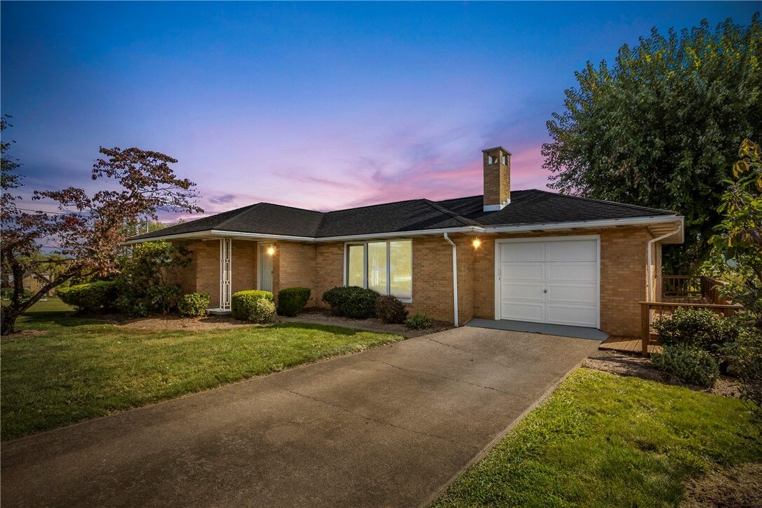 Property Photo:  113 Franklin Dr  PA 15671