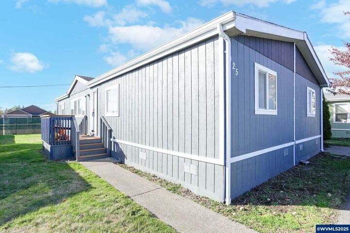 Property Photo:  925 York St 38  OR 97325 