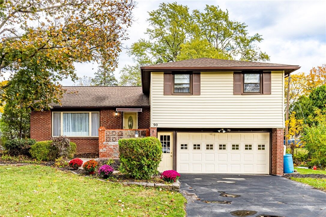 Property Photo:  90 Willowcrest Drive  NY 14618 