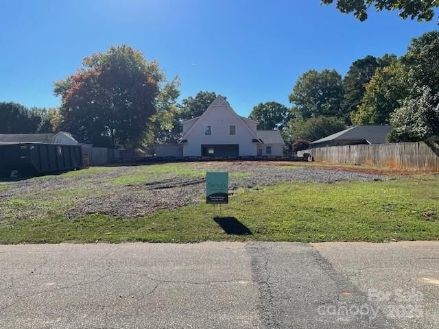 Property Photo: 814 Bertonley Avenue NC 28211