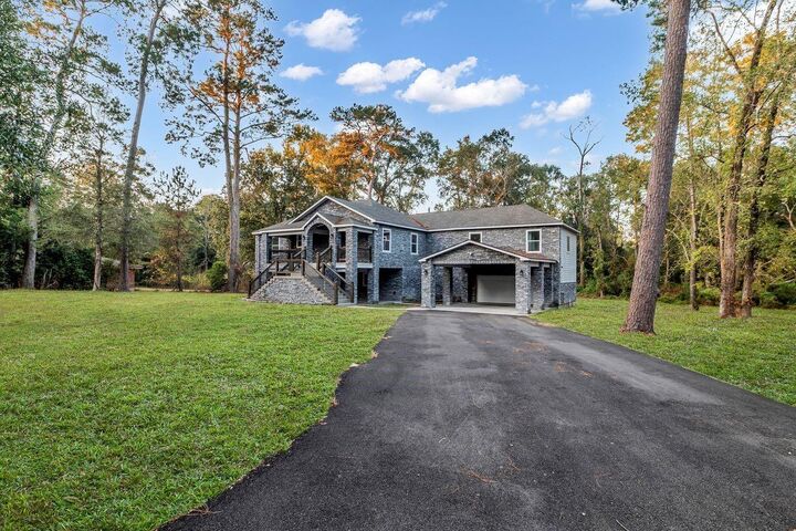 Property Photo: 83 White Oak Drive N TX 77357