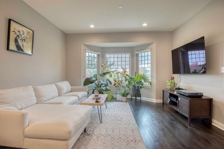 Property Photo:  694 Parkside Court  IL 60048