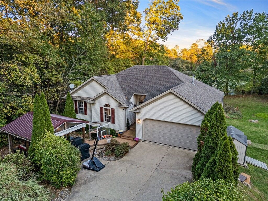 Property Photo:  3917 Cayugas Drive  OH 44319 