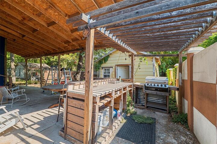 Photo de la propriété:  518 Red Bud Lane  TX 75211 