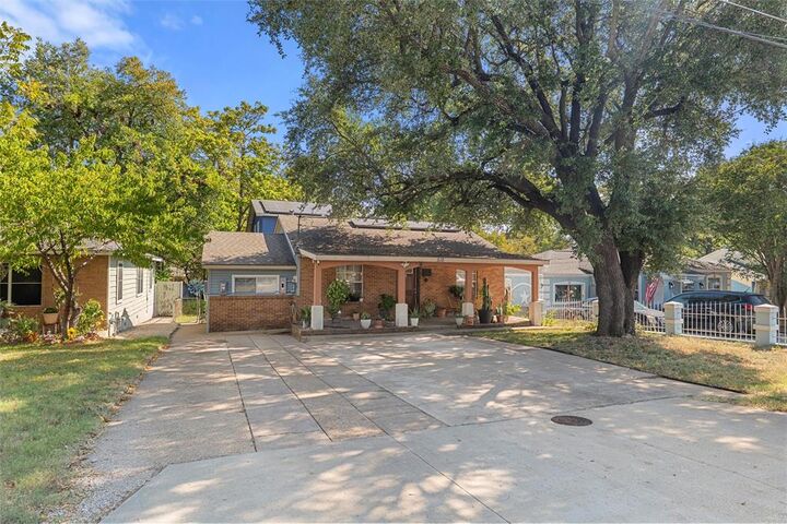 Property Photo: 518 Red Bud Lane TX 75211