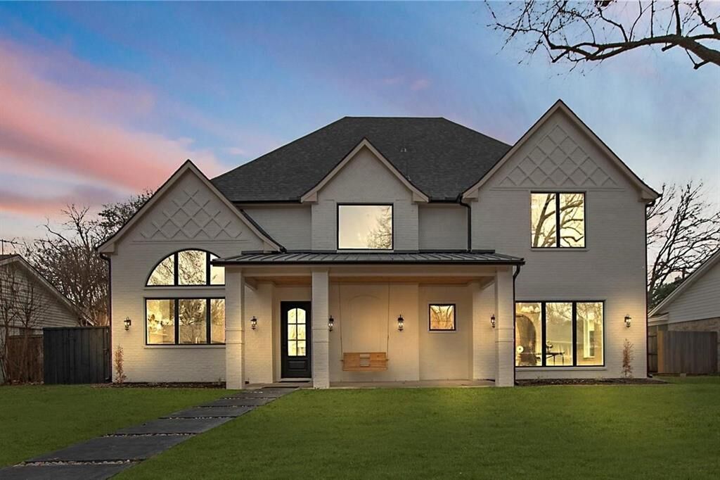 Property Photo: 1129 Melrose Drive TX 75080