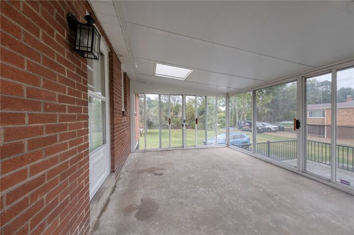 Property Photo:  719 Cumberland Rd  PA 15237
