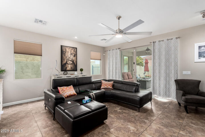 Property Photo:  6608 W Saguaro Park Lane  AZ 85310