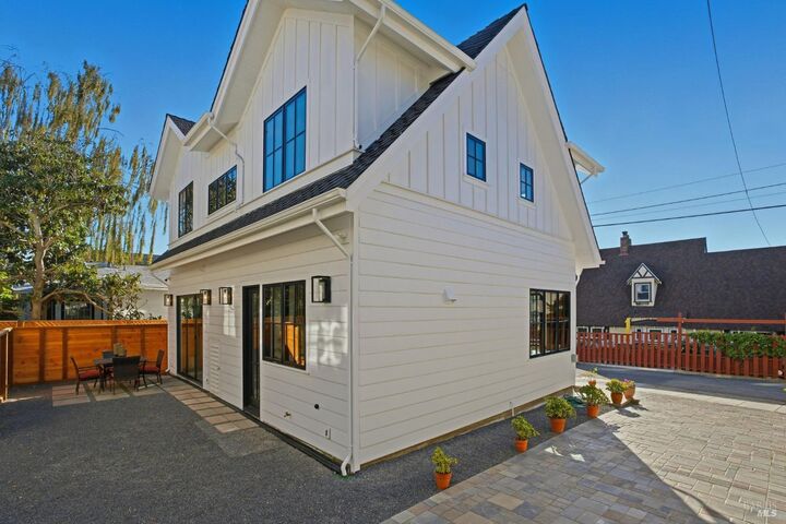 Property Photo:  3021 Bateman Street  CA 94705