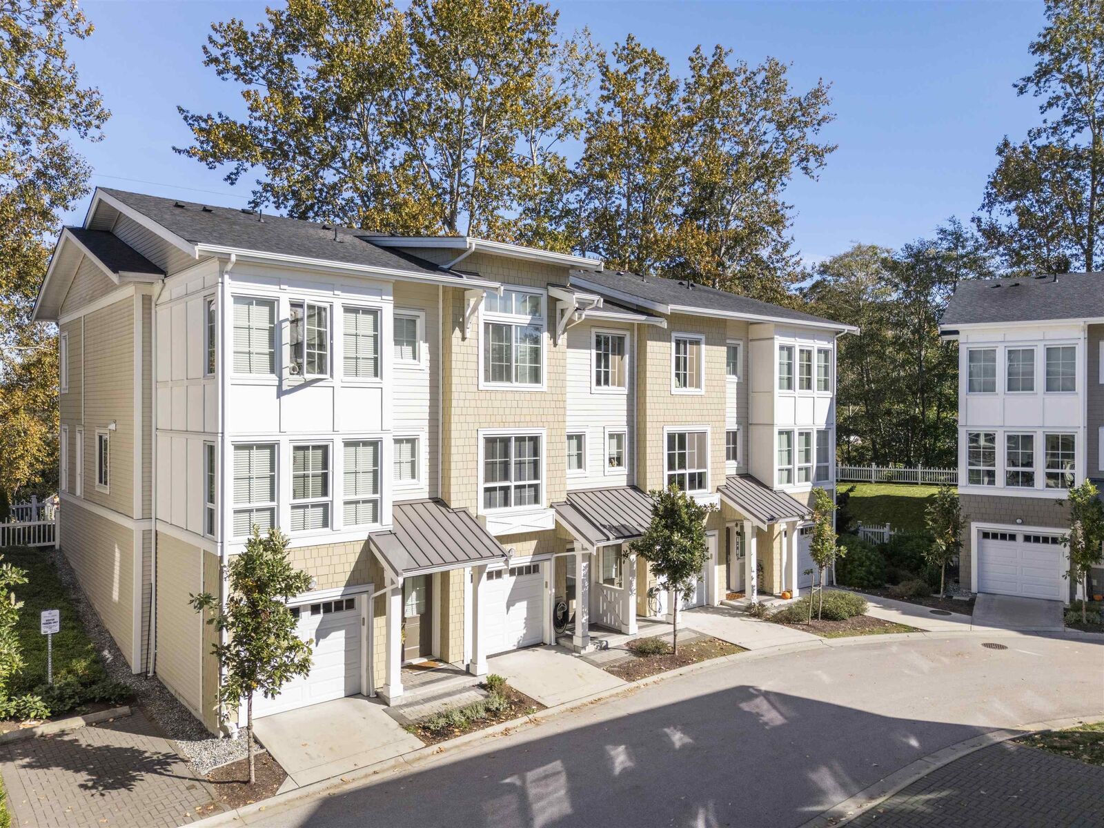 Property Photo:  5551 Admiral Way 27  BC V4K 0C9