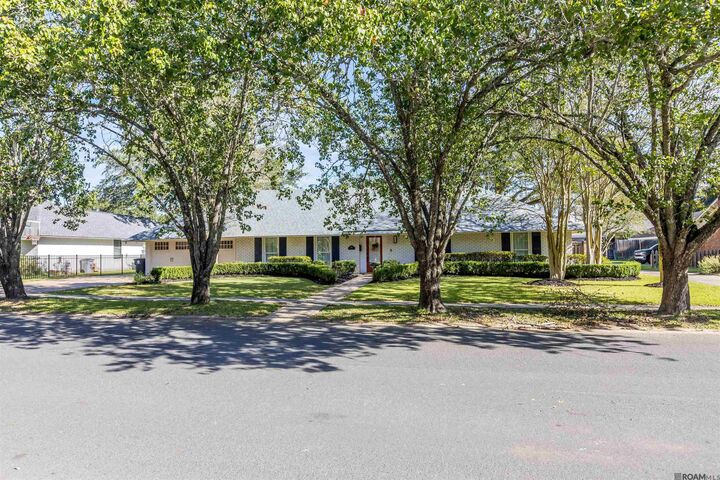 Property Photo: 4843 Sweetbriar St LA 70808