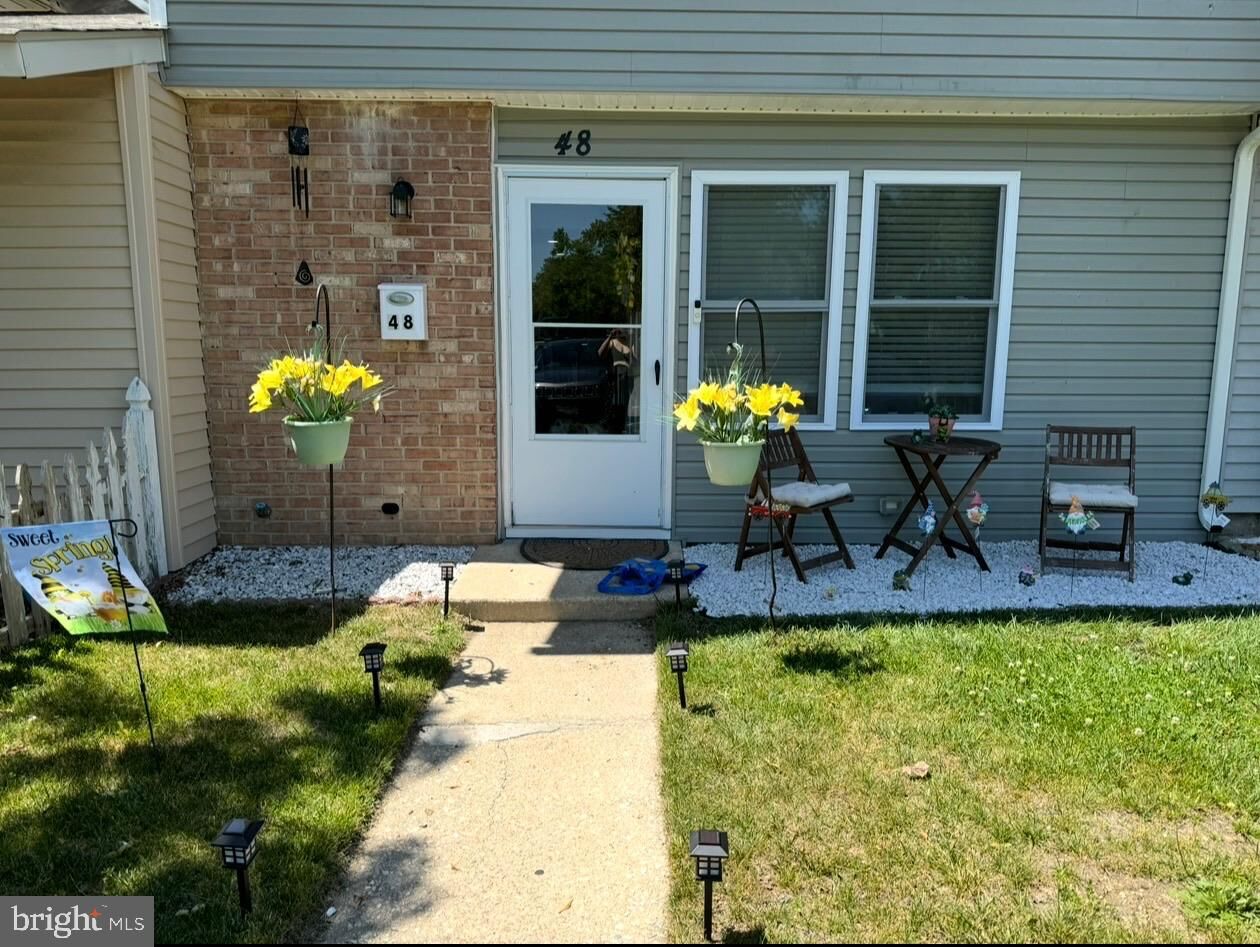 Property Photo:  48 Memphis Court  NJ 08081 