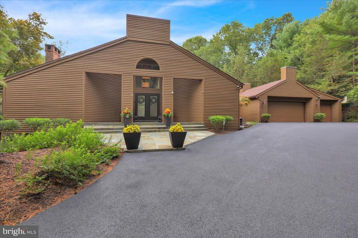 Property Photo: 8 Hessian Boulevard PA 19607