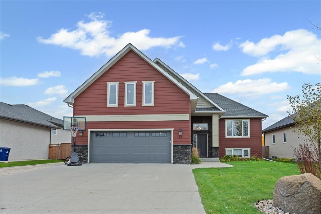 Property Photo: 42 Burntwood Drive MB R5G 0Y8