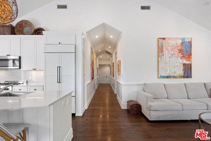 Property Photo:  954 5th St  CA 90403