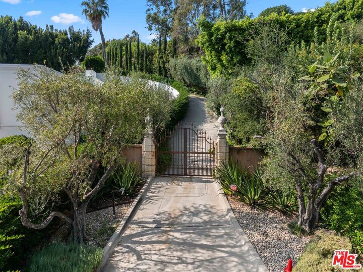 Property Photo: 1255 Delresto Dr CA 90210
