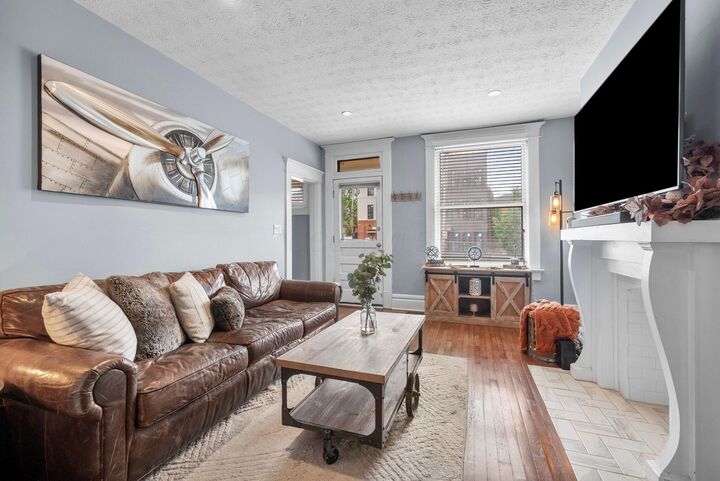 Property Photo: 915 Dennison Avenue OH 43201