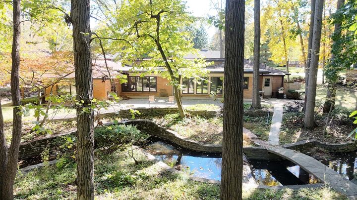 Property Photo: 2300 Hoxton Court OH 43220