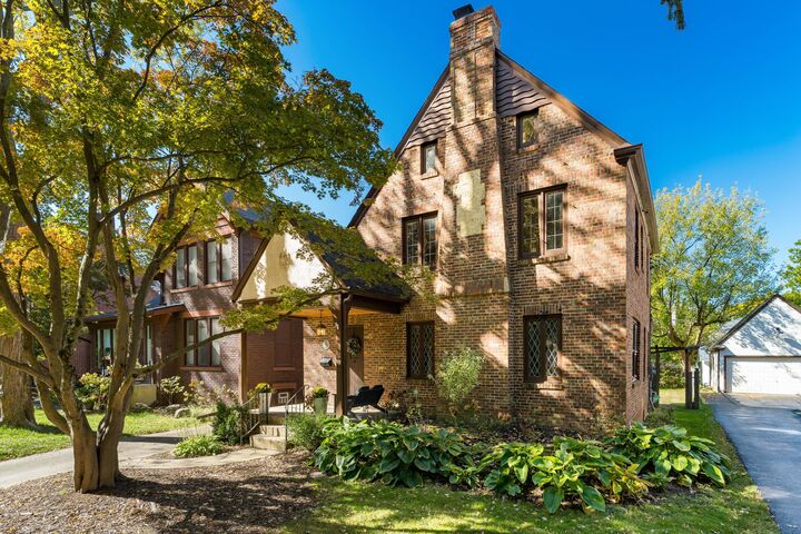 49 N Cassingham Road  Columbus OH 43209 photo