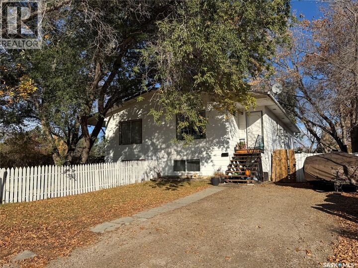 138-140 Clancy Drive  Saskatoon SK S7M 4L2 photo