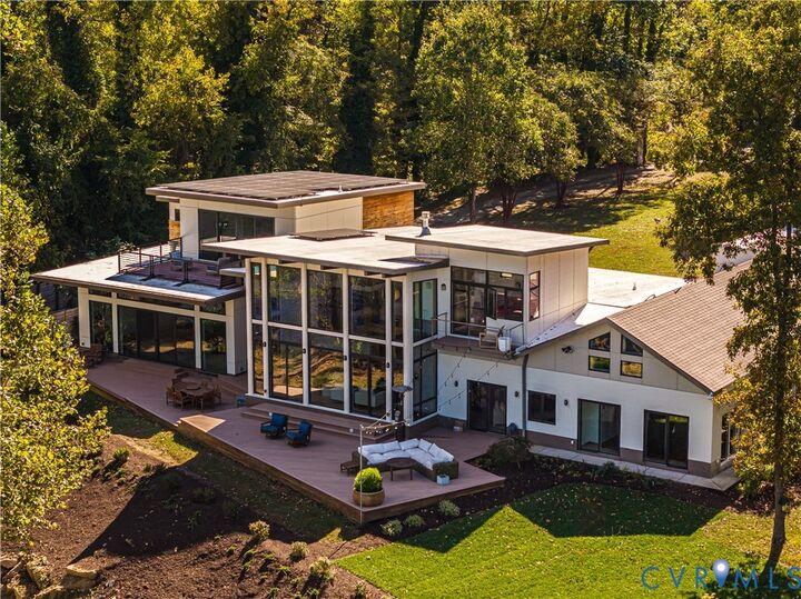 Property Photo: 9712 Cherokee Road VA 23235